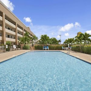 Super 8 By Wyndham Fort Myers Exterior photo