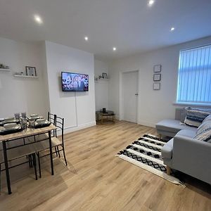 Stylish And Modern 3 Bed Apartment With Free Parking, Newcastle upon Tyne Exterior photo
