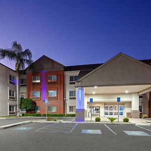 Holiday Inn Express & Suites - Tulare, An Ihg Hotel Exterior photo