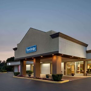 Travelodge By Wyndham Zanesville Exterior photo