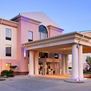 Holiday Inn Express & Suites Cleveland Exterior photo