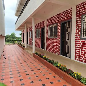 Fulgulab Lawns And Home Stay Junnar Exterior photo