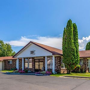 Quality Inn Lakefront Saint Ignace Exterior photo