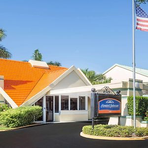 Howard Johnson By Wyndham Vero Beach / Downtown Exterior photo