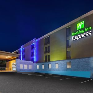 Holiday Inn Express Fairfax-Arlington Boulevard, An Ihg Hotel Exterior photo