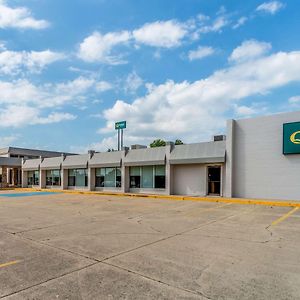 Quality Inn & Suites Vandalia Near I-70 And Hwy 51 Exterior photo