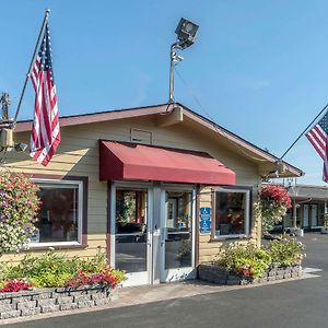 Rodeway Inn Medford Exterior photo