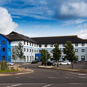 Holiday Inn Express Antrim, An Ihg Hotel Exterior photo