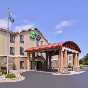 Holiday Inn Express & Suites Topeka West I-70 Wanamaker, An Ihg Hotel Exterior photo