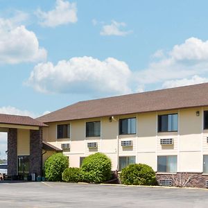Super 8 By Wyndham Perry Ia Hotel Exterior photo