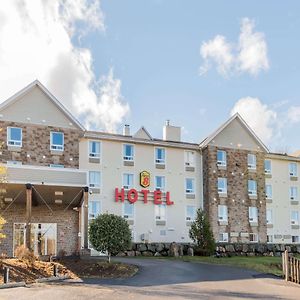 Super 8 By Wyndham Sainte Agathe Des Monts Hotel Exterior photo