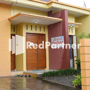 Homestay Rumah Citra Indah Syariah Mitra Reddoorz Bukittinggi Exterior photo