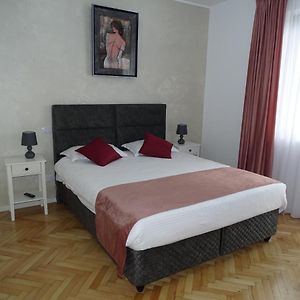Water Lily Apartment Studio 2 Free Parking- Self Check-In Oradea Exterior photo
