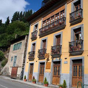 Apartamentos Rurales Las Mestas Puenteciella Exterior photo