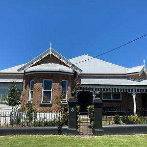 Wingham House Bed & Breakfast Exterior photo