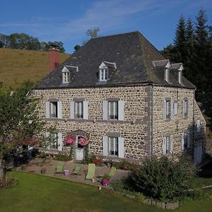 Maison D'Hotes La Nichee Rochefort-Montagne Exterior photo