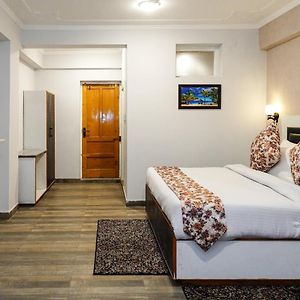 Click Sunburry Hotel Srinagar Exterior photo