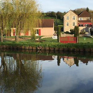 Calme Au Canal De Centre Dennevy Exterior photo