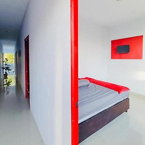 Sky Residence Tomohon Mitra Reddoorz Exterior photo