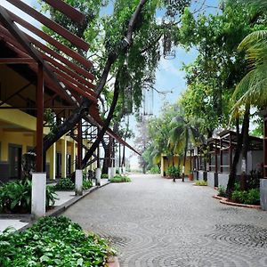 Shanti Resorts Valsad Exterior photo
