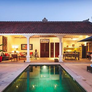 Villa Tahi - Stylish Luxury, Tranquil Location, Walk To Beach Legian  Exterior photo