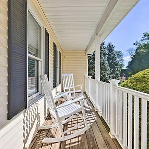 Classy Getaway With Deck And Yard Less Than 1 Mi To Beach Riverhead Exterior photo