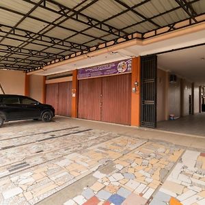 Reddoorz Syariah Near Universitas Putra Indonesia Padang Padang  Exterior photo