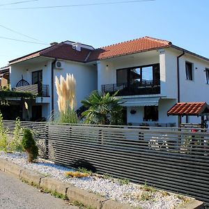 Belov Rooms And Apartments Demir Kapija Exterior photo