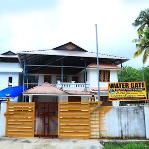 Water Gate Tourist Home And Resorts Mundrothuruth Exterior photo