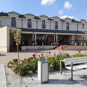 Dom Weselny Iwonka Hotel Bielsk Podlaski Exterior photo