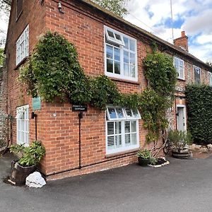 Ferryman'S Cottage At The Beetle & Wedge Moulsford Exterior photo