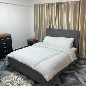 Lovely 1-Bedroom Rental Unit For Short Stays. Tema Exterior photo