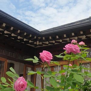 Rose Guesthouse B Gyeongju Exterior photo