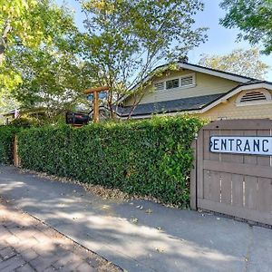 Vintage 50S Victorian Styled Apt In Old Roseville Exterior photo