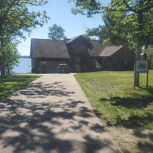 Sanctuary At Norway Lake - Includes Pontoon Boat Pine River Exterior photo