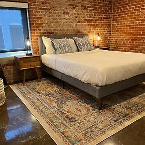 Luxury 2 Bedroom Apt With Exposed Brick Downtown Roanoke Exterior photo