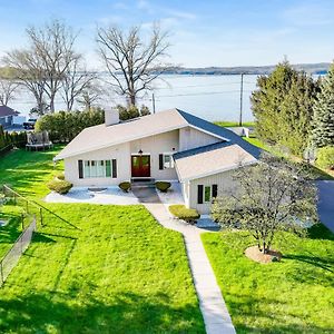 Malletts Bay Getaway Colchester Exterior photo