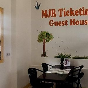Mjr Ticketing Guest House Ruteng Exterior photo