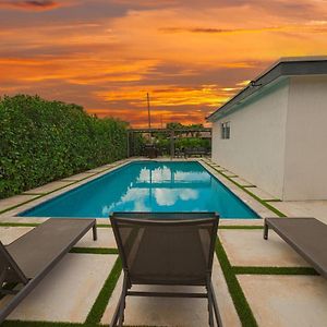 Magical Miami Retreat With Heated Pool, Mini Golf, And Basketball Court L19 Exterior photo