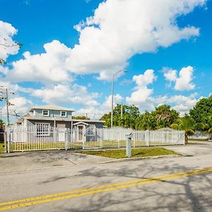 Beautiful 7-Bedroom Villa With Pool Hialeah Exterior photo