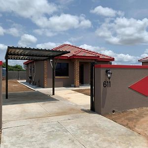 Lion House, 3 Bedroom House Next To Pilanesberg And Sun City Mogwase Exterior photo