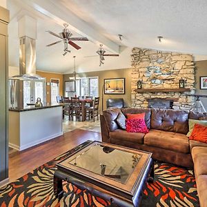 Holiday Island Home Hot Tub And Wood Stove! Exterior photo