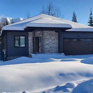 Fernie Escape - Mountain Home On The Ski Hill Exterior photo