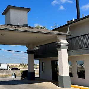 Days Inn By Wyndham San Antonio Interstate Hwy 35 North Exterior photo