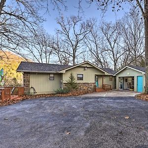 Holiday Island Home Mountain View And Hot Tub! Exterior photo