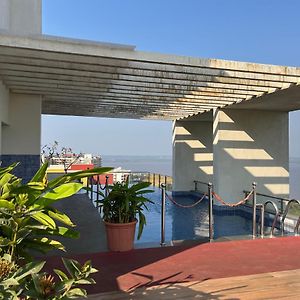 Studio Apt With Rooftop Panoramic Views @ Dabolim Vasco Da Gama Exterior photo