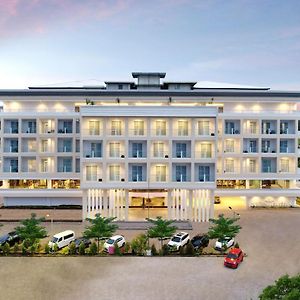 The Sentra Manado Hotel Exterior photo