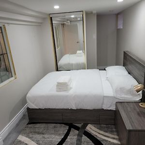 Comfy Private Unit Hotel Toronto Exterior photo