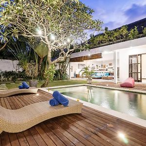 Villa Art Gecko, 2Br Private Haven In Heart Of Batu Belig, Seminyak Canggu  Exterior photo