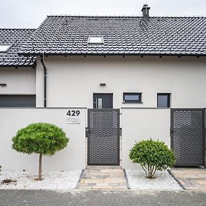 Escape The Ordinary Villa Jesenice  Exterior photo